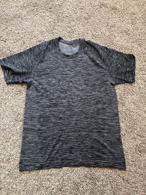 Lululemon Men’s Metal Vent Tech T-Shirt size medium